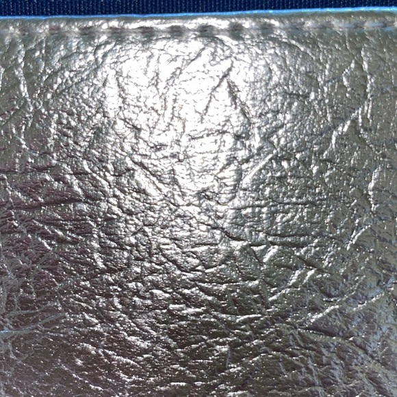 3/$10 Ipsy Glam Bag New Unused Dec 2019 Silver Metallic Cosmetic Makeup Clutch - Picture 5 of 7